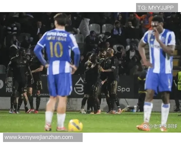 足球冷凡揭秘：那些被忽视的冷门赛事与球员背后的故事